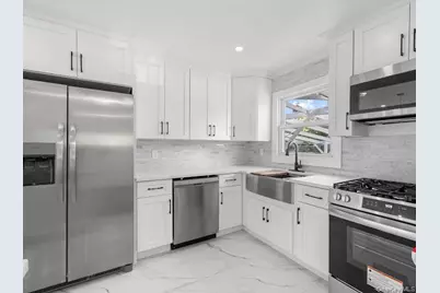 9 Grayston Street, Westbury, NY 11590 - Photo 8