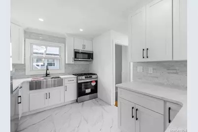 9 Grayston Street, Westbury, NY 11590 - Photo 10