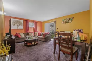 7 Bennett Ct, Copiague, NY 11726 - Photo 18