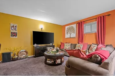 7 Bennett Court, Copiague, NY 11726 - Photo 16