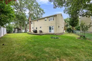 7 Bennett Ct, Copiague, NY 11726 - Photo 20