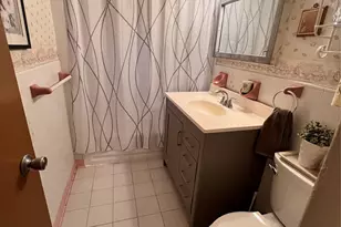 1047 E 217th St, Bronx, NY 10469 - Photo 18