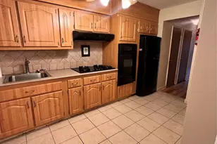 1047 E 217th St, Bronx, NY 10469 - Photo 6