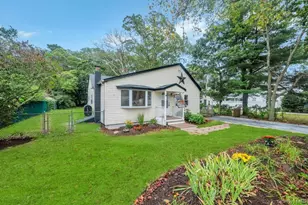 247 Hawthorne St, Mastic Beach, NY 11951 - Photo 2