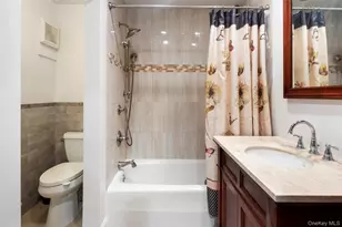 21 Canterbury Rd, Great Neck, NY 11021 - Photo 20