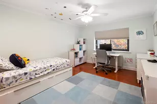 21 Canterbury Rd, Great Neck, NY 11021 - Photo 24