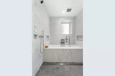 135 E 38th Street, New York, NY 10016 - Photo 18