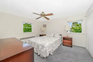 558 N Hawthorne St, Massapequa, NY 11758 - Photo 8