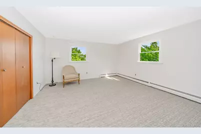 558 N Hawthorne Street, Massapequa, NY 11758 - Photo 10