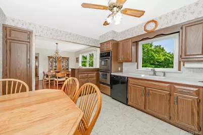 558 N Hawthorne Street, Massapequa, NY 11758 - Photo 4