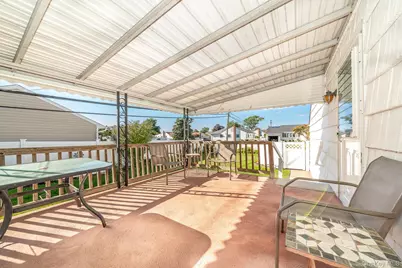 558 N Hawthorne Street, Massapequa, NY 11758 - Photo 16