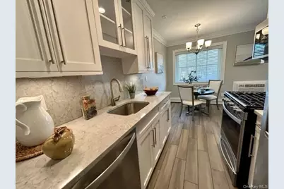 27 Williams Boulevard #272G, Lake Grove, NY 11755 - Photo 4