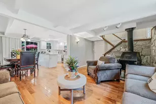 27 Split Cedar Dr, Islandia, NY 11749 - Photo 4