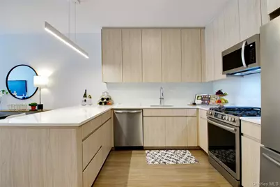 333 Warner Avenue #206, Roslyn, NY 11576 - Photo 4