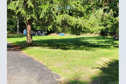 4 Norman Drive, Shoreham, NY 11786 - Photo 2