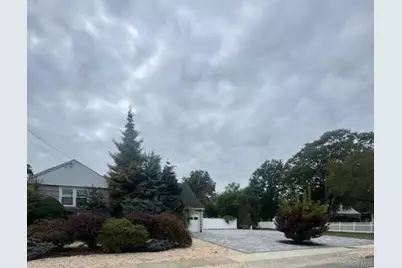 316 Scranton Avenue, Lynbrook, NY 11563 - Photo 4