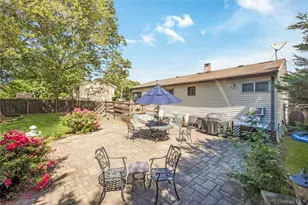 11 Rolan Ct, Islip Terrace, NY 11752 - Photo 4