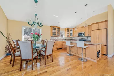 540 Scudder Avenue, Copiague, NY 11726 - Photo 10