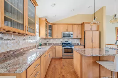 540 Scudder Avenue, Copiague, NY 11726 - Photo 8