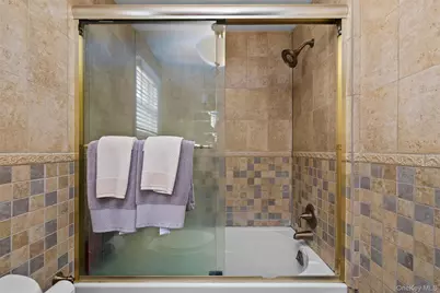 4 Malverne Avenue, Malverne, NY 11565 - Photo 14