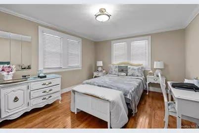 4 Malverne Avenue, Malverne, NY 11565 - Photo 6