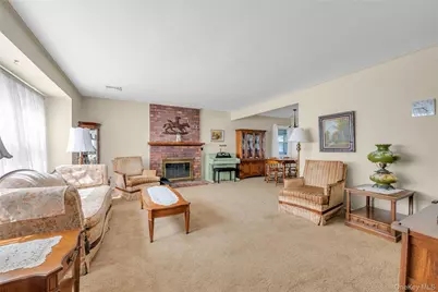 21 Farragut Road, Old Bethpage, NY 11804 - Photo 4