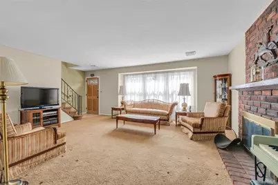 21 Farragut Road, Old Bethpage, NY 11804 - Photo 2