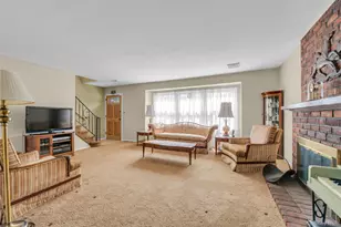 21 Farragut Rd, Old Bethpage, NY 11804 - Photo 2