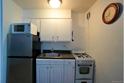 7281 113th Street #2B, Forest Hills, NY 11375 - Photo 2