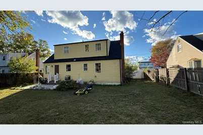 43 Lakewood Avenue, Ronkonkoma, NY 11779 - Photo 18