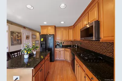 37 Harbor Pointe Drive, Haverstraw, NY 10927 - Photo 10