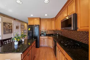 37 Harbor Pointe Dr, Haverstraw, NY 10927 - Photo 10