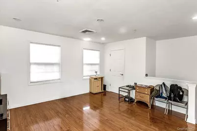 802 Willow Lane #Upper Level, Valley Stream, NY 11580 - Photo 4