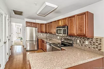 802 Willow Lane #Upper Level, Valley Stream, NY 11580 - Photo 6