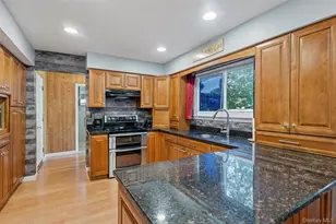 27 Parkridge Cir, Port Jefferson Station, NY 11776 - Photo 8