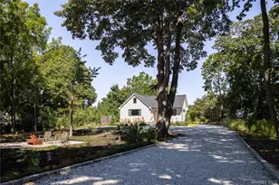 1260 Main Rd, Jamesport, NY 11901 - Photo 4