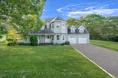 51 Gaetano Lane N, Coram, NY 11727 - Photo 2