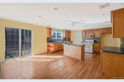 51 Gaetano Lane N, Coram, NY 11727 - Photo 14