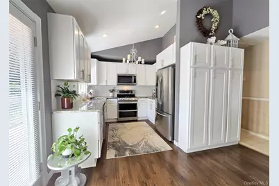 30 Elizabeth Way, Ridge, NY 11961 - Photo 12