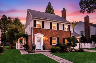 34 St Thomas Pl, Malverne, NY 11565 - Photo 2