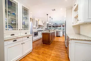 34 St Thomas Pl, Malverne, NY 11565 - Photo 6