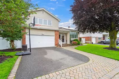 11 Robin Lane, Plainview, NY 11803 - Photo 1