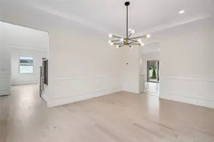 15 Lorraine St, Syosset, NY 11791 - Photo 14