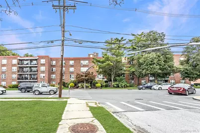 250 W Merrick Road #2L, Freeport, NY 11520 - Photo 2