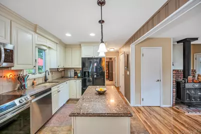 342 Oakland Avenue, Miller Place, NY 11764 - Photo 22