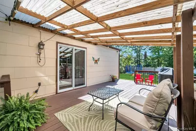 342 Oakland Avenue, Miller Place, NY 11764 - Photo 12