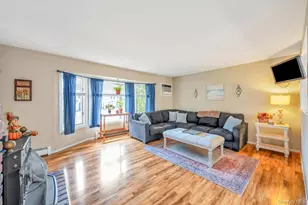 342 Oakland Ave, Miller Place, NY 11764 - Photo 14