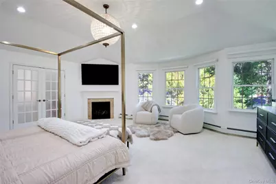 39 Squirrel Hill Road, East Hills, NY 11577 - Photo 18