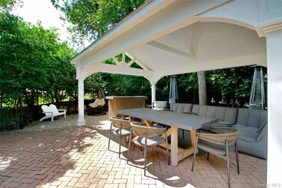 39 Squirrel Hill Road, East Hills, NY 11577 - Photo 32