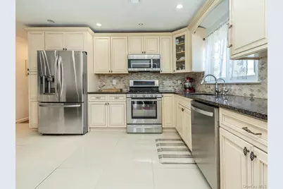 53 Maple Street, Roslyn Heights, NY 11577 - Photo 6